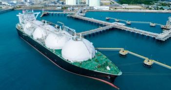 Brunsbüttel LNG-Terminal erhält 40 Mio. EUR Unterstützung (Foto: AdobeStock - Yellow Boat 617010079)